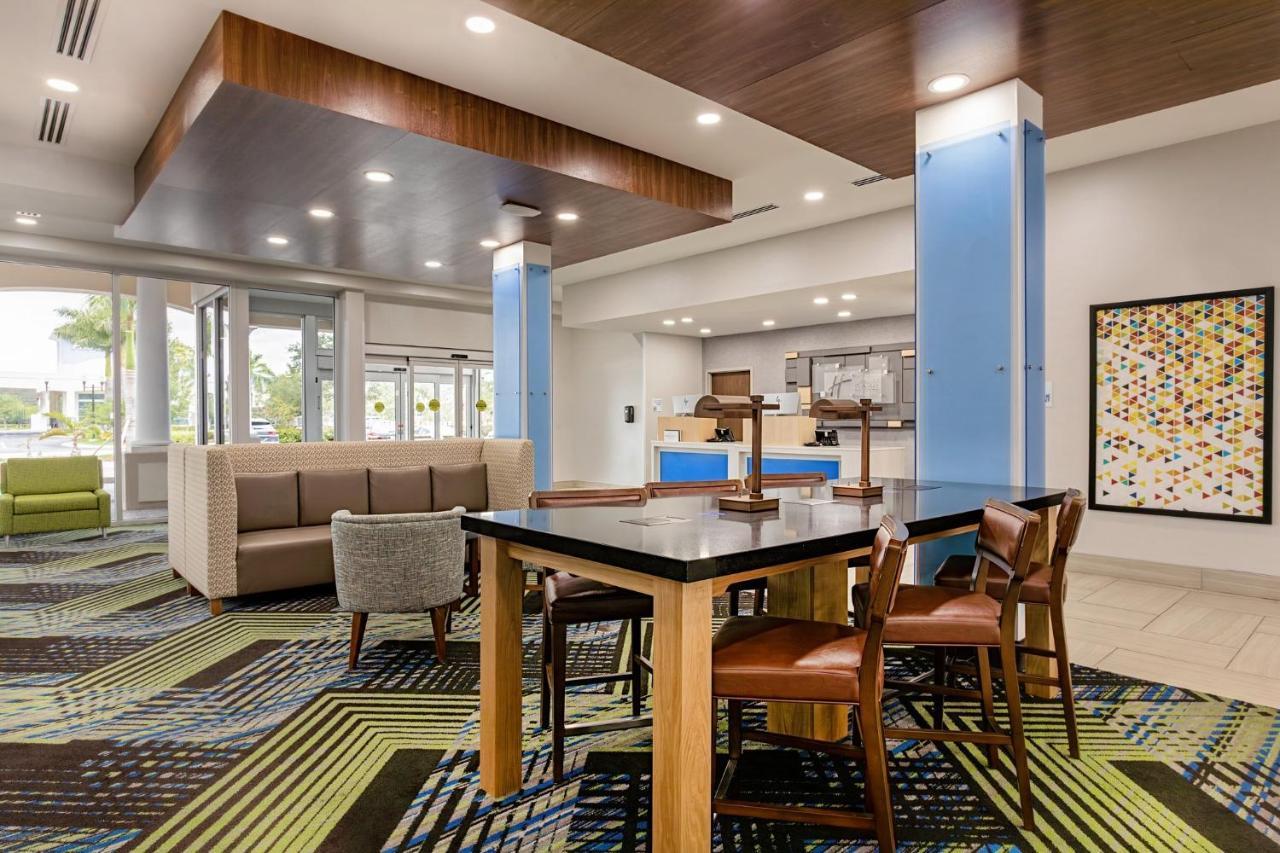 Holiday Inn Express & Suites - Miramar By Ihg Luaran gambar
