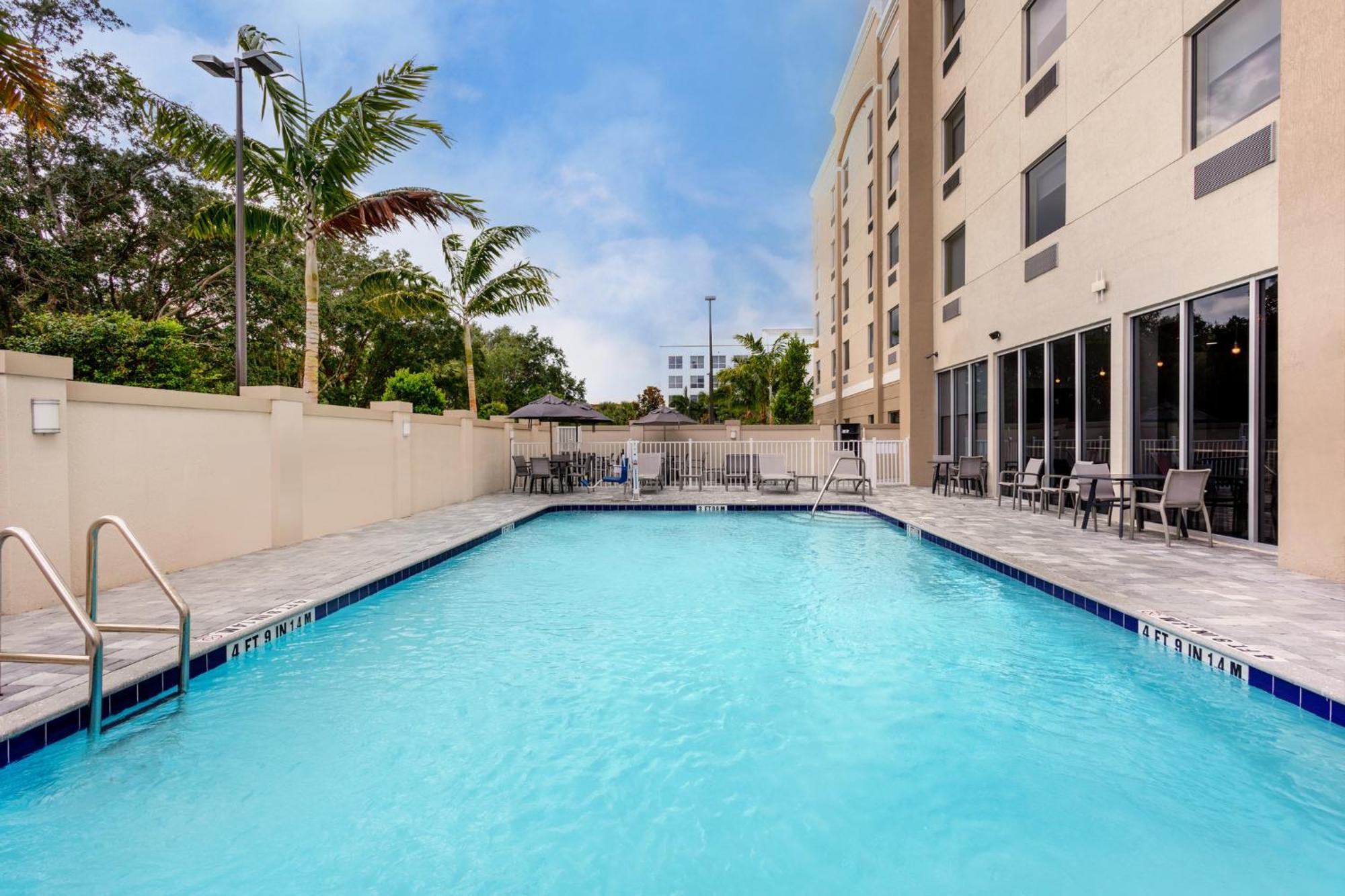 Holiday Inn Express & Suites - Miramar By Ihg Luaran gambar