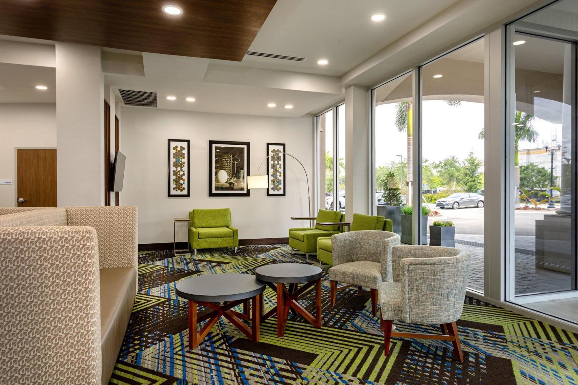 Holiday Inn Express & Suites - Miramar By Ihg Luaran gambar